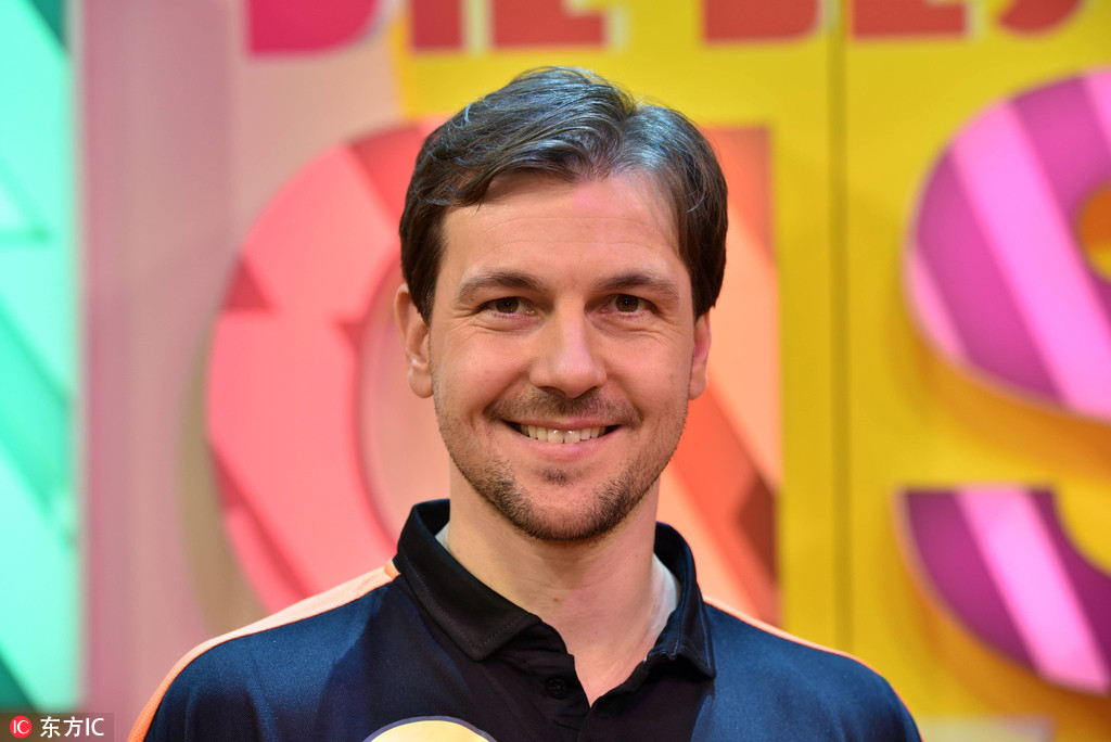 波尔现身录节目面露儒雅笑容