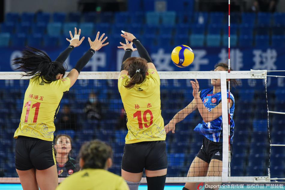排超焦点战辽宁女排3-0力克山东