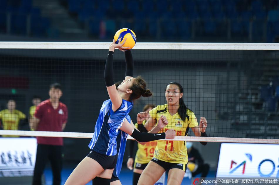排超焦点战辽宁女排3-0力克山东
