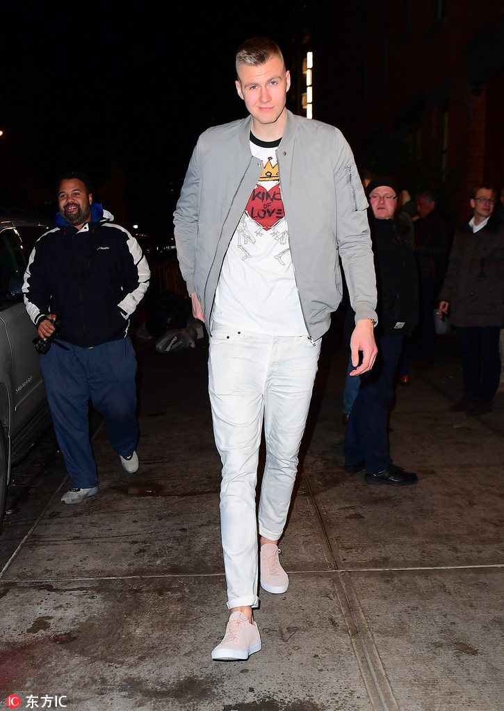 恋爱了？波神夜店携一神秘美女