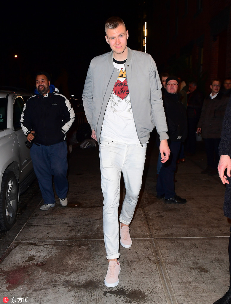 恋爱了？波神夜店携一神秘美女