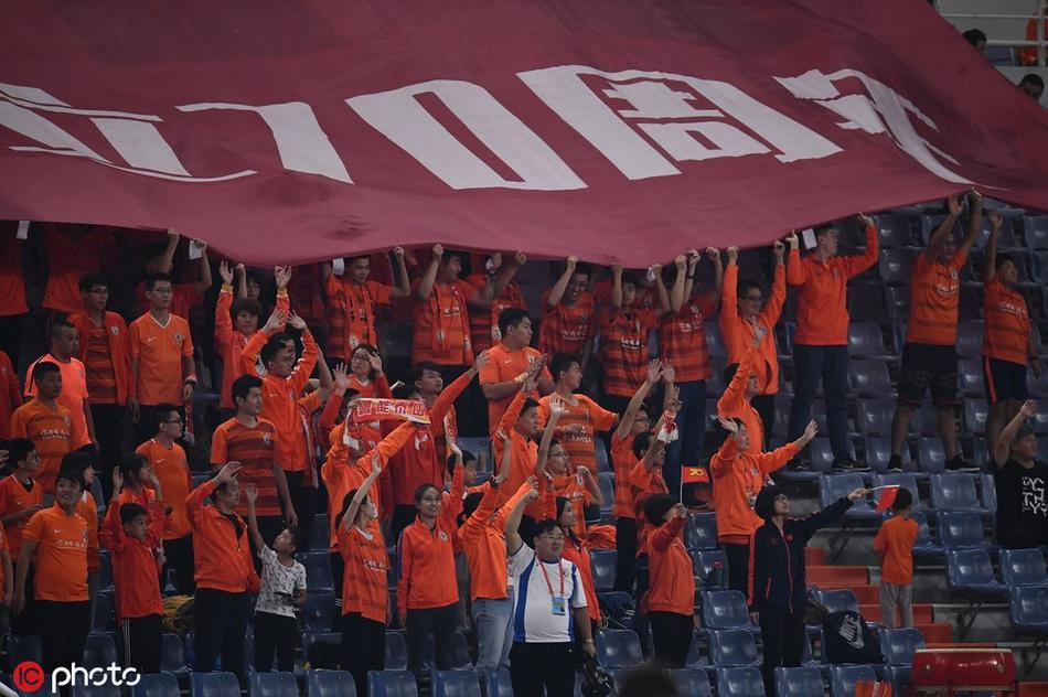 鲁能主场超大TIFO庆祝建国70周年