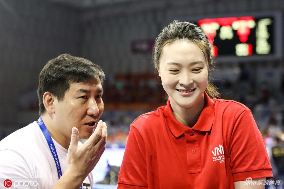 中国女排vs土耳其 惠若琪观战