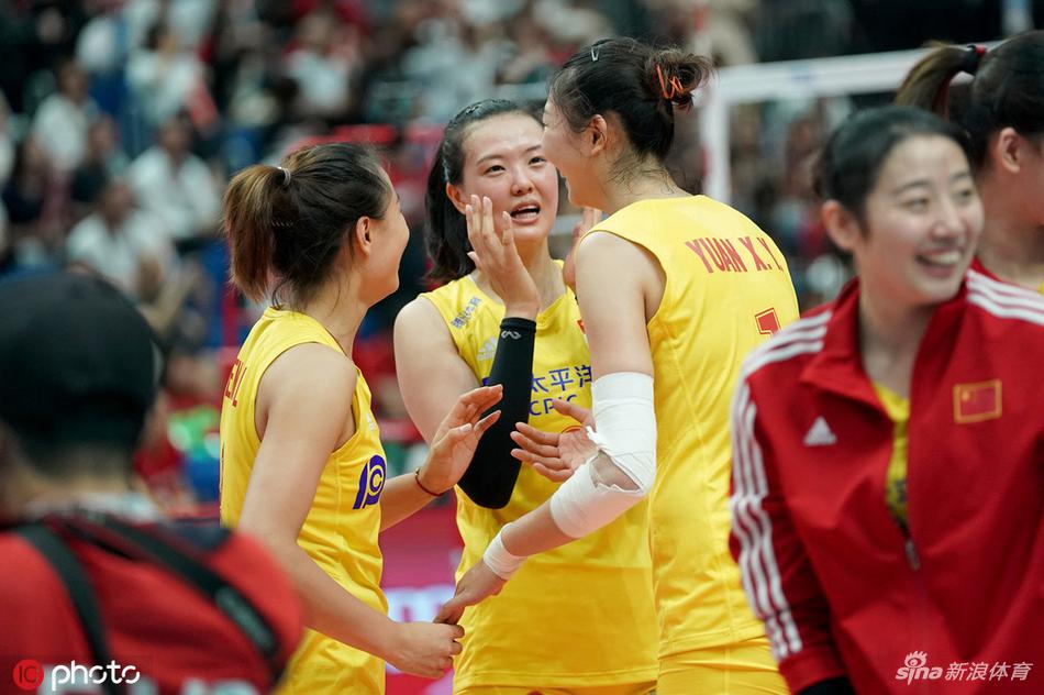 世界杯中国女排3-0横扫日本