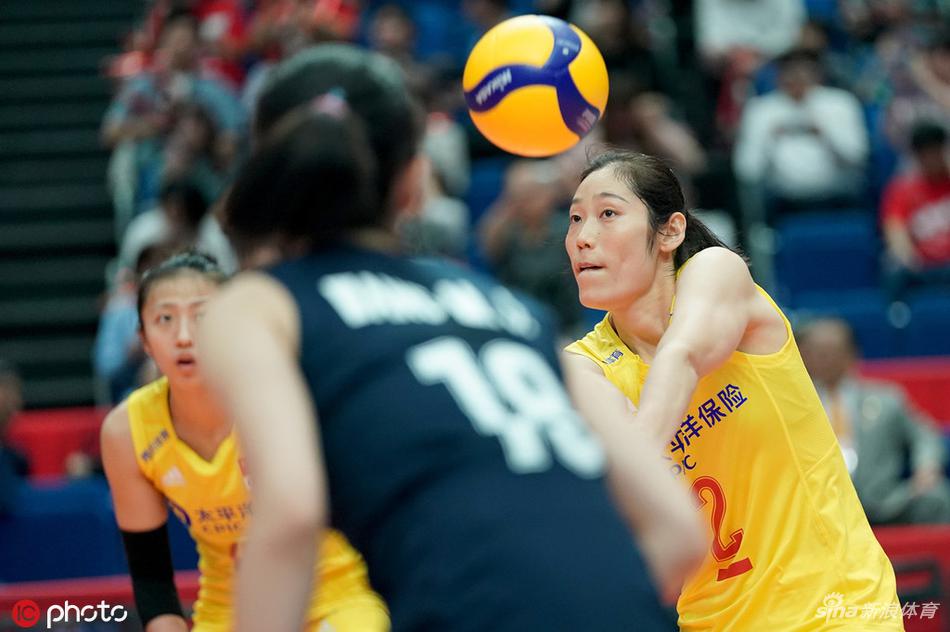 世界杯中国女排3-0横扫日本