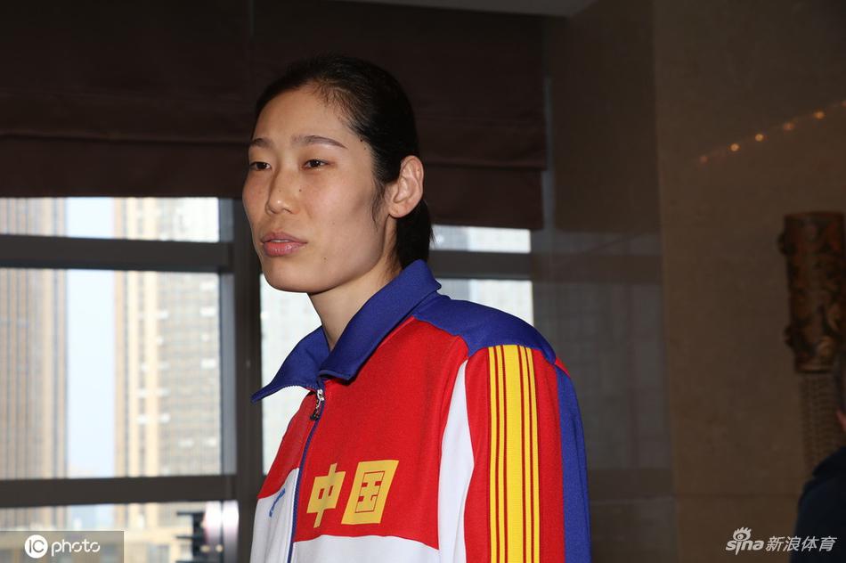 女排世俱杯朱婷和古德蒂热聊