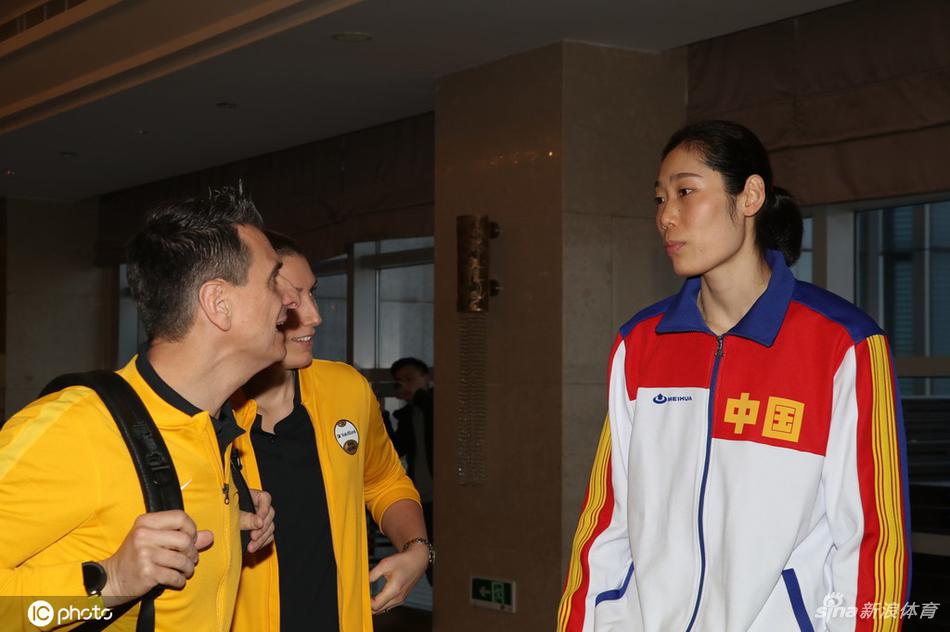 女排世俱杯朱婷和古德蒂热聊