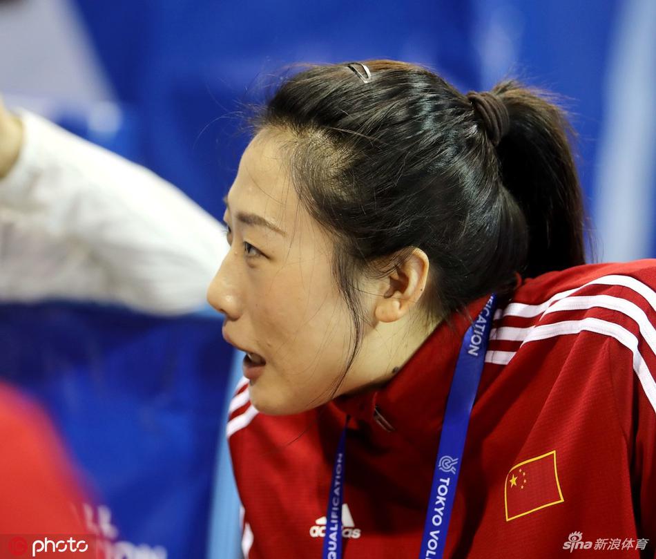 中国女排vs土耳其 惠若琪观战