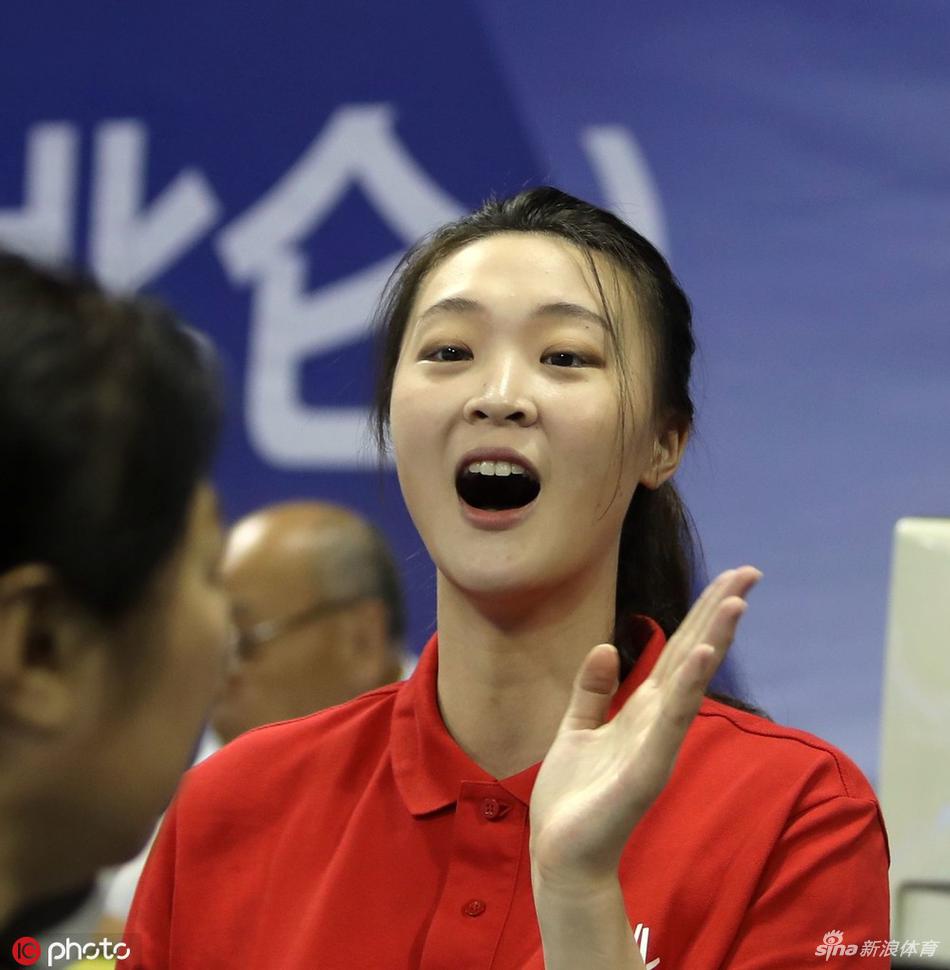 中国女排vs土耳其 惠若琪观战