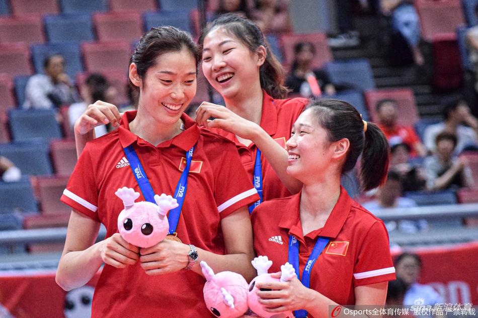 女排世界杯中国升国旗奏国歌