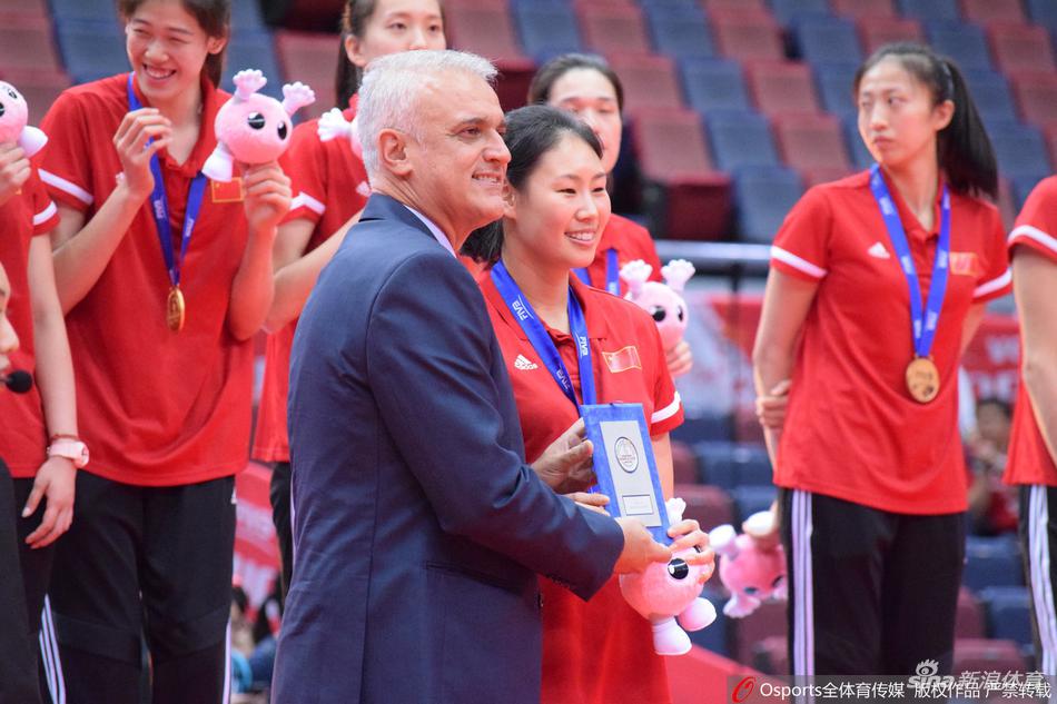 女排世界杯中国升国旗奏国歌