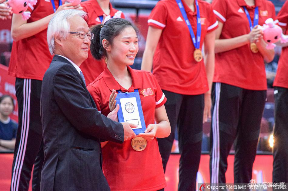 女排世界杯中国升国旗奏国歌