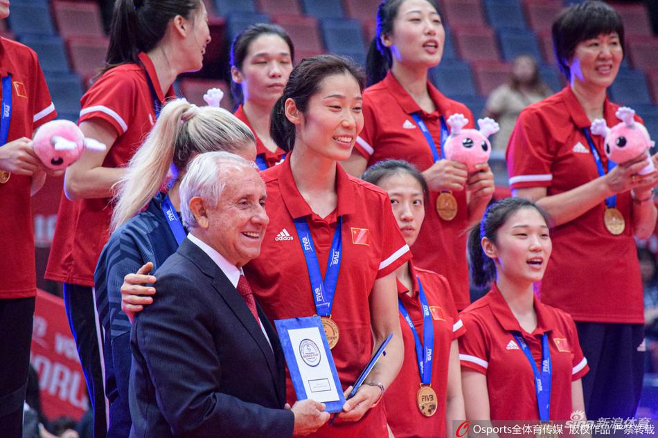 女排世界杯中国升国旗奏国歌