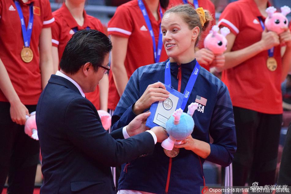 女排世界杯中国升国旗奏国歌