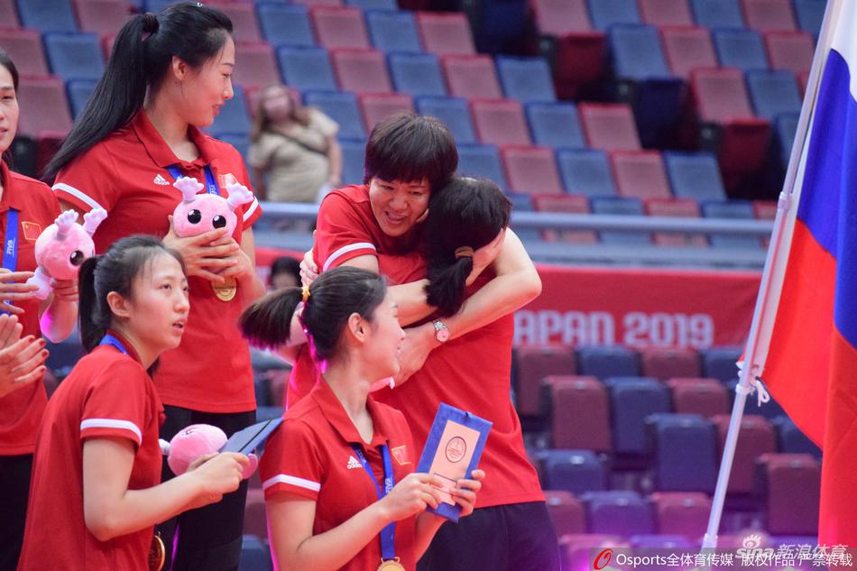 女排世界杯中国升国旗奏国歌