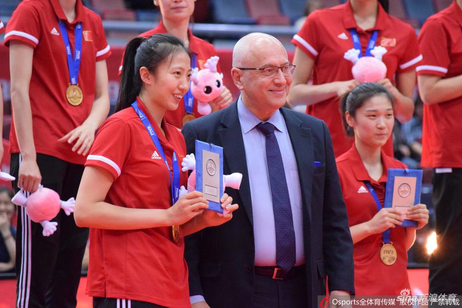 女排世界杯中国升国旗奏国歌