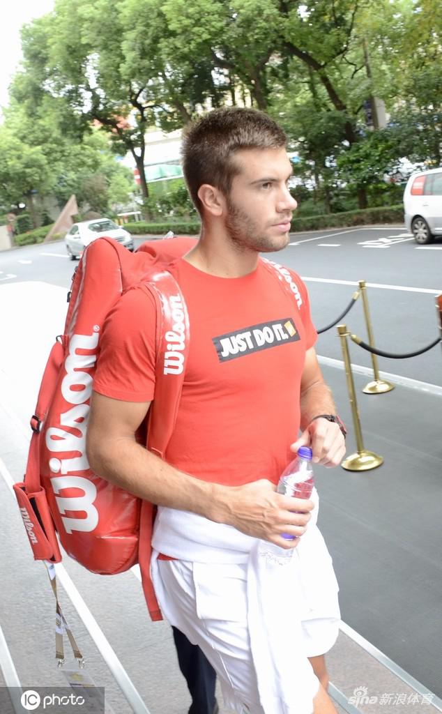 上海赛丘里奇前往球场训练