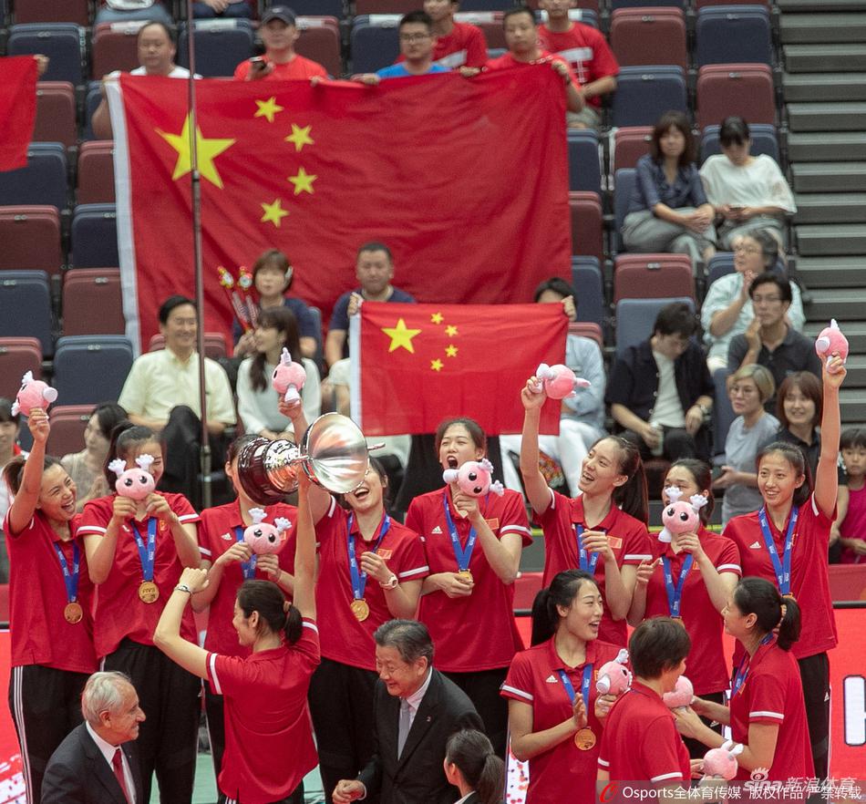 女排世界杯中国升国旗奏国歌