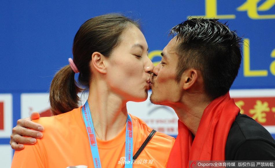 林丹正式宣布退役 回顾羽坛金童玉女恩爱瞬间
