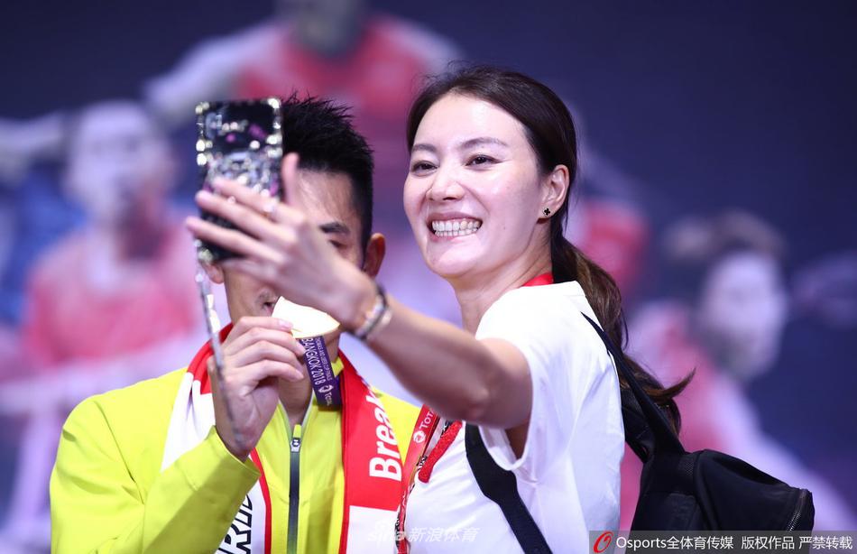 林丹正式宣布退役 回顾羽坛金童玉女恩爱瞬间