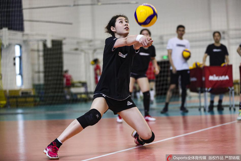 江苏女排训练备战 队员积极备战苦练技能