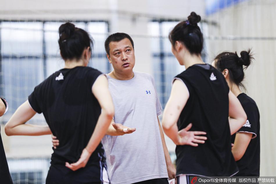 江苏女排训练备战 队员积极备战苦练技能