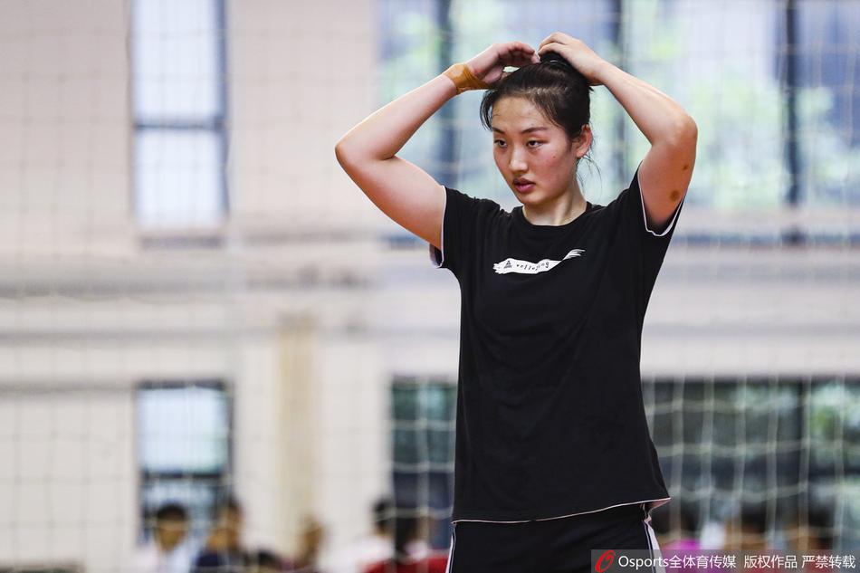 江苏女排训练备战 队员积极备战苦练技能