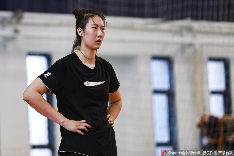 江苏女排训练备战 队员积极备战苦练技能