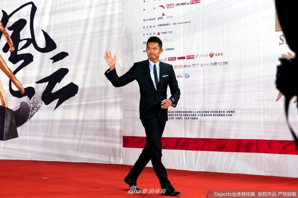 林丹官宣退役 回顾“超级丹”赛场内外精彩瞬间