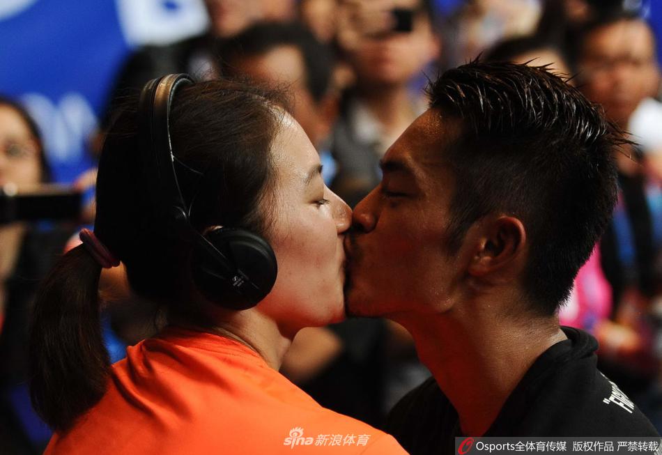 林丹正式宣布退役 回顾羽坛金童玉女恩爱瞬间