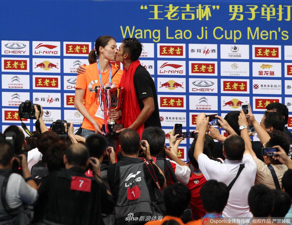 林丹官宣退役 回顾“超级丹”赛场内外精彩瞬间