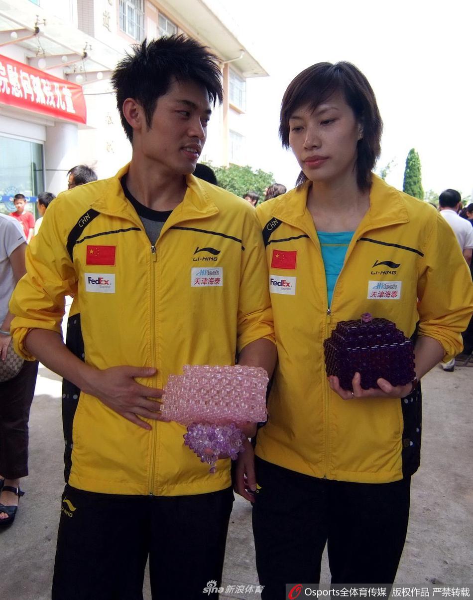 林丹正式宣布退役 回顾羽坛金童玉女恩爱瞬间