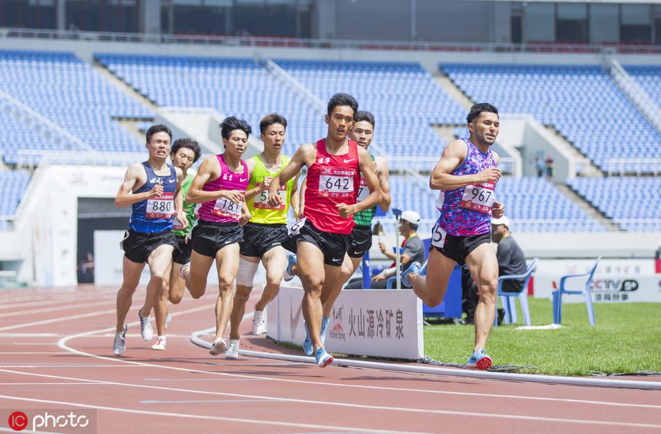 田径全锦赛男子800米:阿力木江-热合麦提夺冠