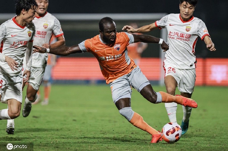 [中超]深圳队0-3上海海港