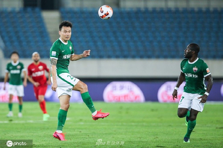 [中超联赛]上海海港2-0深圳队