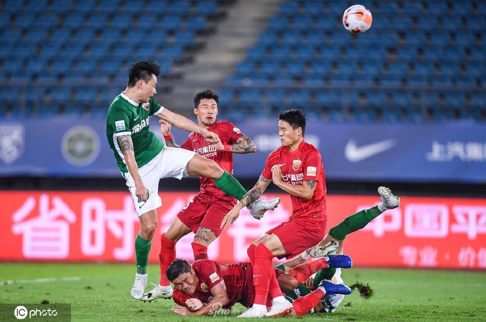 [中超联赛]上海海港2-0深圳队