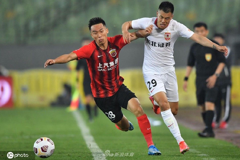 上海海港后卫贺惯租借加盟长春亚泰