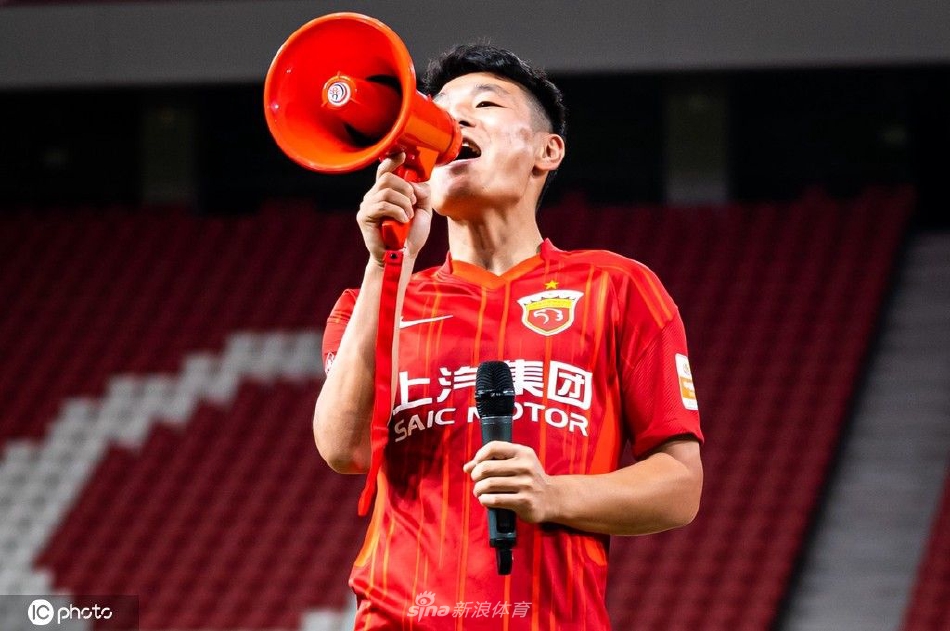 武磊正式回归亮相浦东足球场