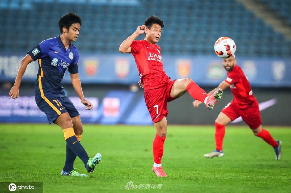 [中超联赛]上海海港2-0广州城