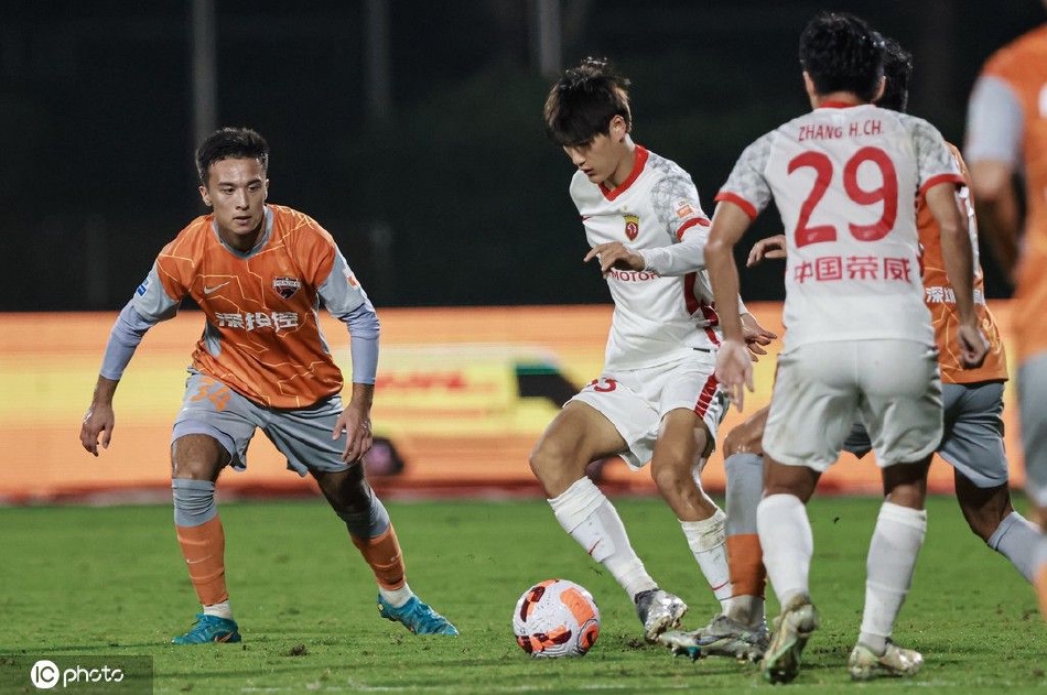 [中超]深圳队0-3上海海港