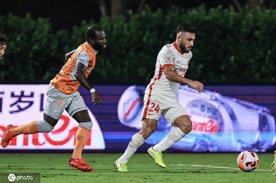 [中超]深圳队0-3上海海港