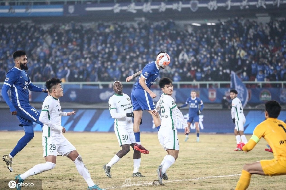 [中超]武汉三镇2-0浙江队