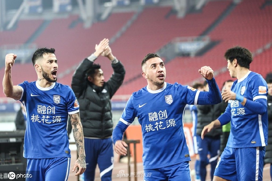 [中超]武汉三镇2-0浙江队