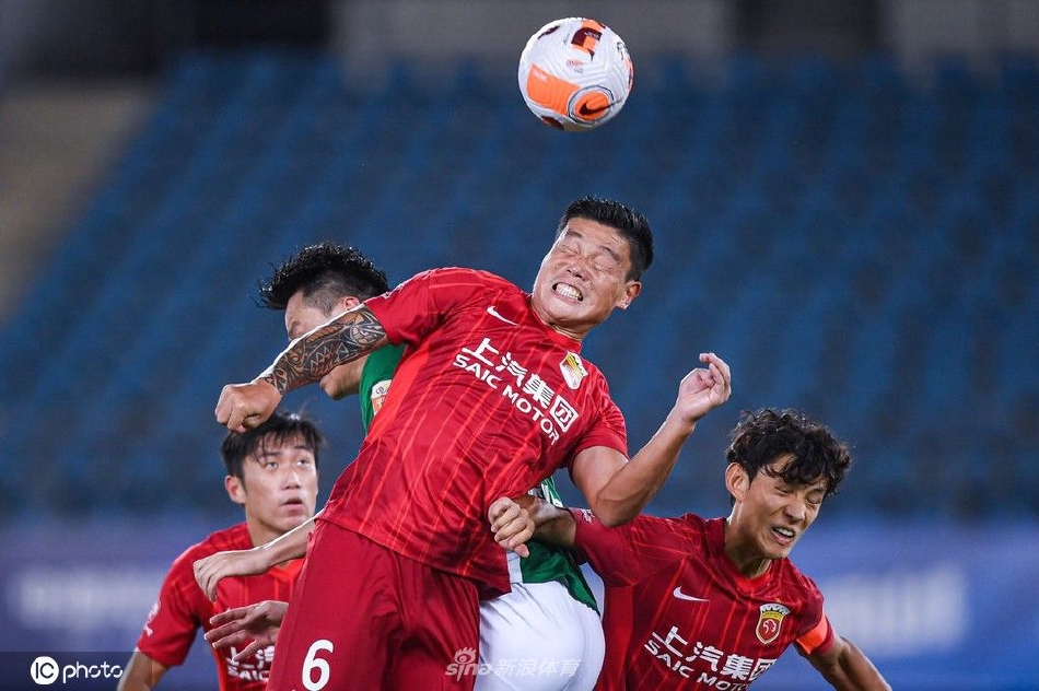 [中超联赛]上海海港2-0深圳队