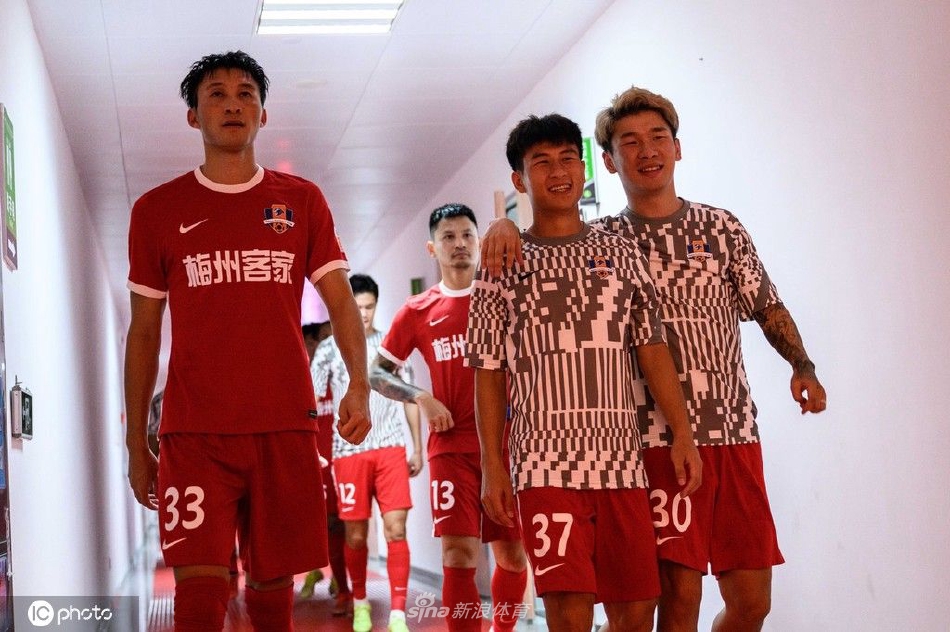 [中超联赛]梅州客家4-2大连人