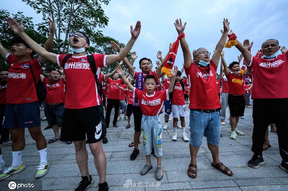[中超联赛]梅州客家4-2大连人