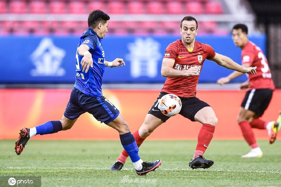 [中超联赛]沧州雄狮1-2长春亚泰