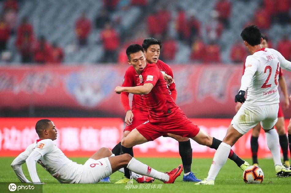 上海海港后卫贺惯租借加盟长春亚泰