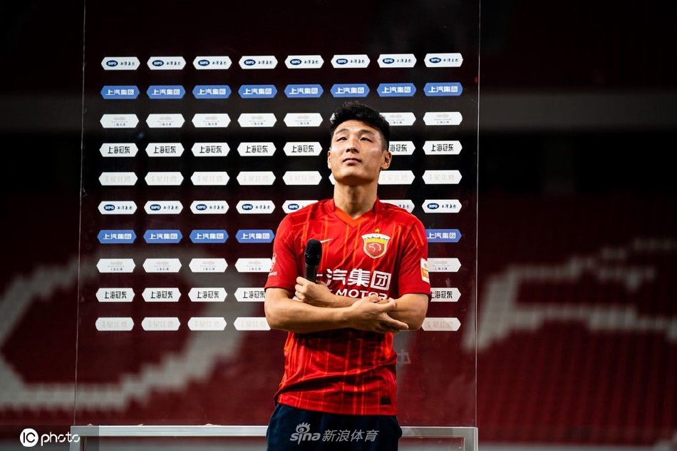 武磊正式回归亮相浦东足球场