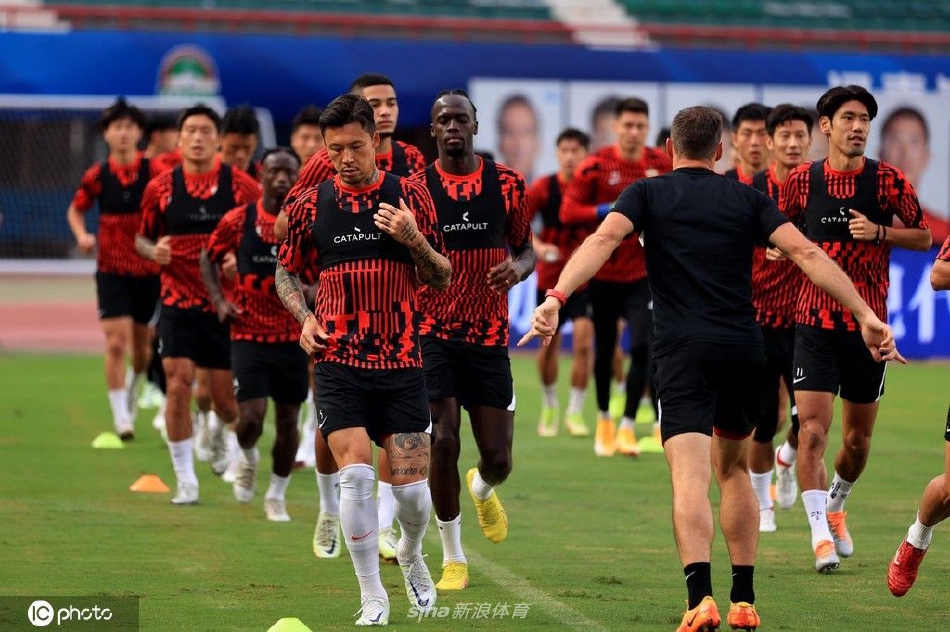 上海海港备战训练